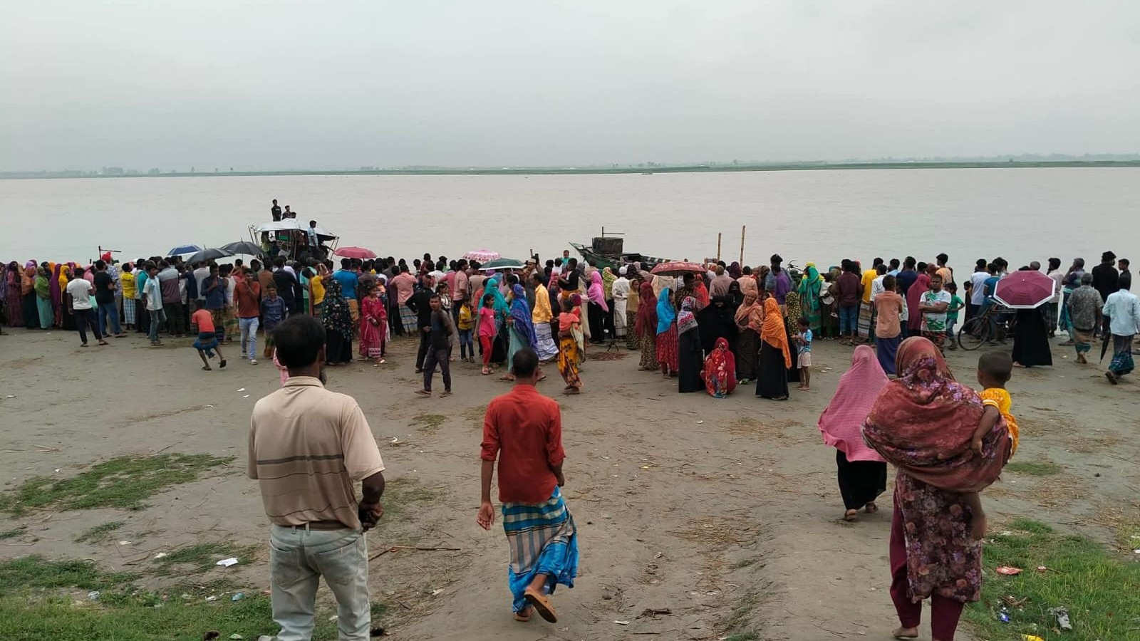 যমুনার স্রোতে ভেসে নিখোঁজ দুই শিশু, উৎকণ্ঠায় স্বজনরা